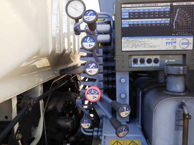 三菱ふそうキャンタークレーン3段小型（2t・3t）[写真13]