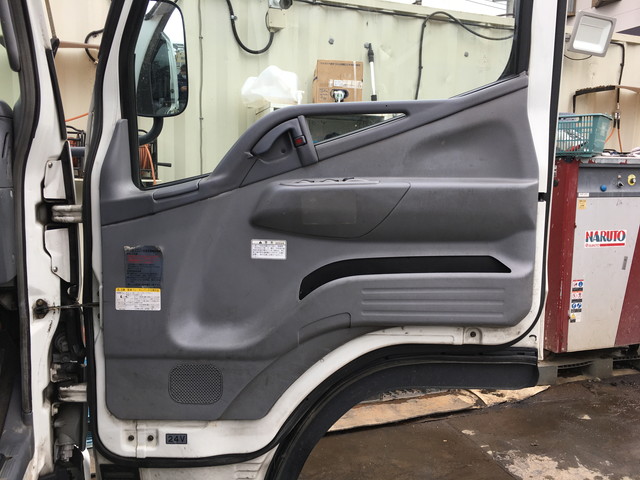 三菱ふそうキャンタークレーン3段小型（2t・3t）[写真31]