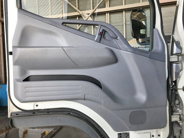 三菱ふそうキャンターアルミウイング小型（2t・3t）[写真25]