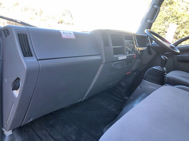 いすゞエルフアルミバン小型（2t・3t）[写真32]