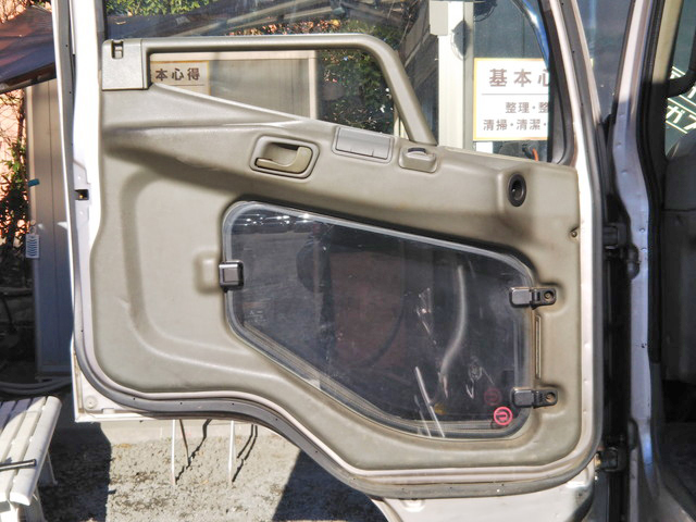 三菱ふそうファイターアルミブロック中型（4t）[写真25]