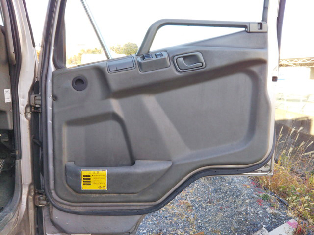 三菱ふそうファイターアルミブロック中型（4t）[写真26]