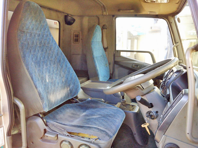 三菱ふそうファイターアルミブロック中型（4t）[写真29]