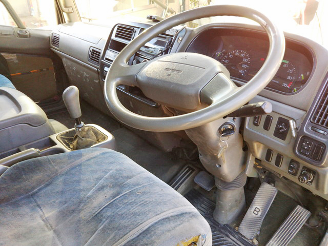 三菱ふそうファイターアルミブロック中型（4t）[写真30]