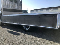 トヨタトヨエース平ボディ小型（2t・3t）[写真16]