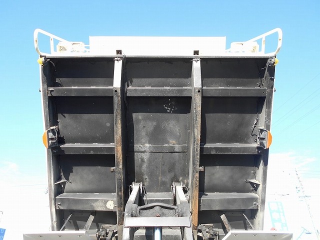 日野プロフィアダンプ大型（10t）[写真14]