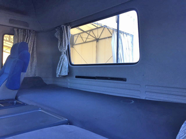 いすゞギガトレーラーヘッド（トラクターヘッド）大型（10t）[写真32]