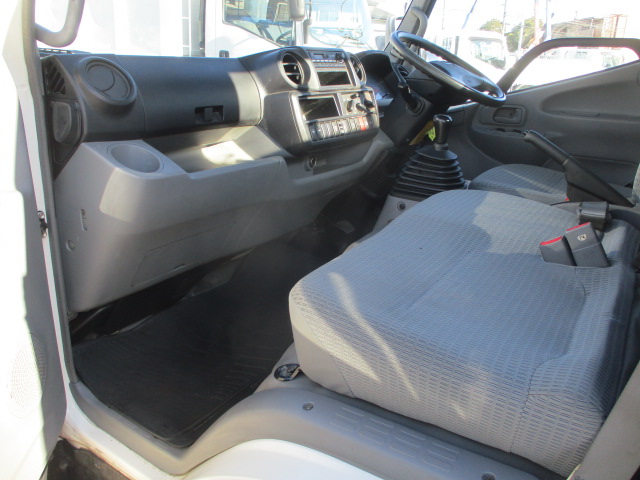 日野デュトロアルミブロック小型（2t・3t）[写真28]