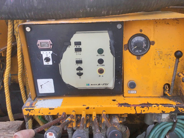 いすゞエルフコンクリートポンプ車小型（2t・3t）[写真08]