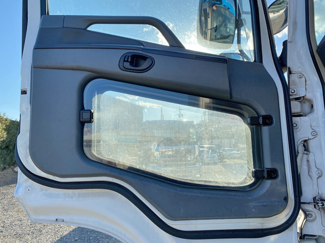 三菱ふそうスーパーグレートトレーラーヘッド（トラクターヘッド）大型（10t）[写真25]