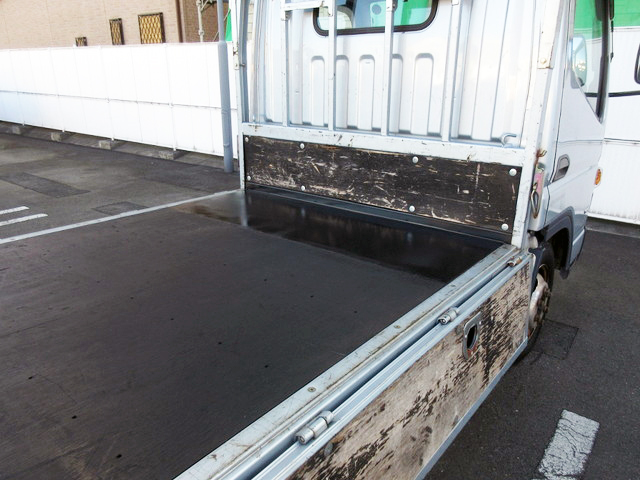 三菱ふそうキャンター平ボディ小型（2t・3t）[写真10]