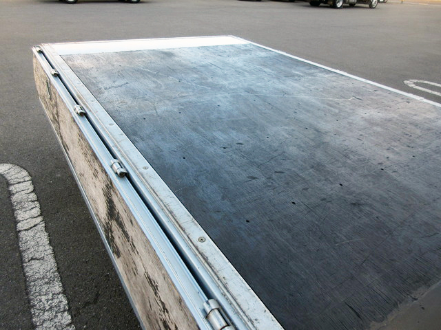 三菱ふそうキャンター平ボディ小型（2t・3t）[写真11]