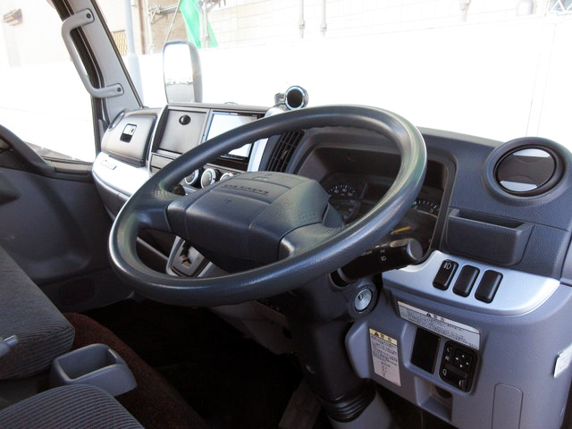 三菱ふそうキャンター平ボディ小型（2t・3t）[写真26]