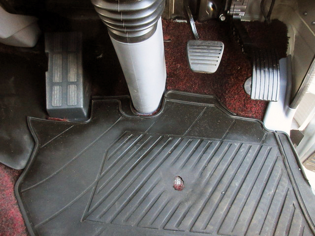 三菱ふそうキャンター平ボディ小型（2t・3t）[写真33]