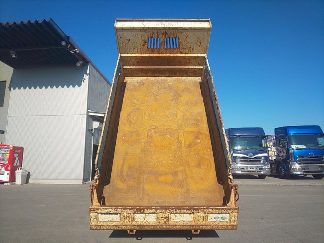 いすゞフォワードダンプ中型（4t）[写真12]