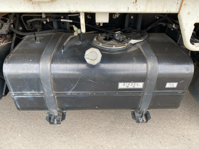 三菱ふそうキャンター平ボディ小型（2t・3t）[写真12]