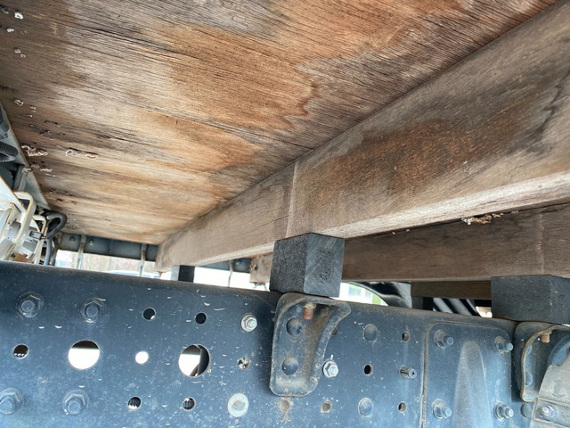 三菱ふそうキャンター平ボディ小型（2t・3t）[写真14]