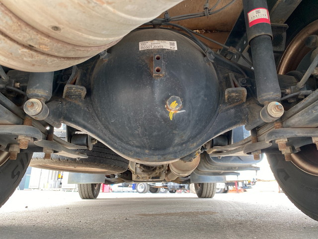 三菱ふそうキャンター平ボディ小型（2t・3t）[写真16]