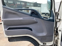 三菱ふそうキャンター平ボディ小型（2t・3t）[写真24]