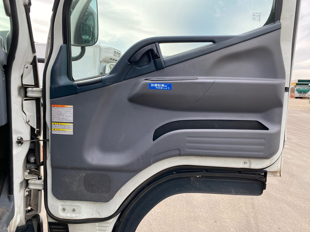 三菱ふそうキャンター平ボディ小型（2t・3t）[写真25]