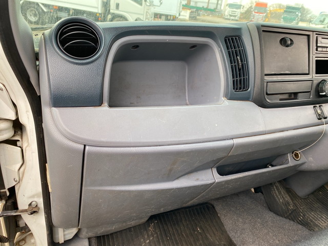 三菱ふそうキャンター平ボディ小型（2t・3t）[写真29]