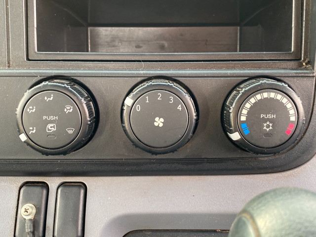 三菱ふそうキャンター平ボディ小型（2t・3t）[写真32]