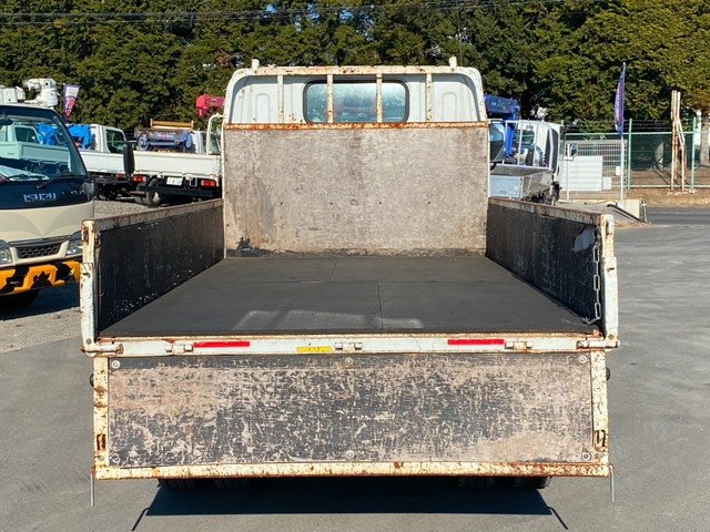 三菱ふそうキャンター平ボディ小型（2t・3t）[写真09]
