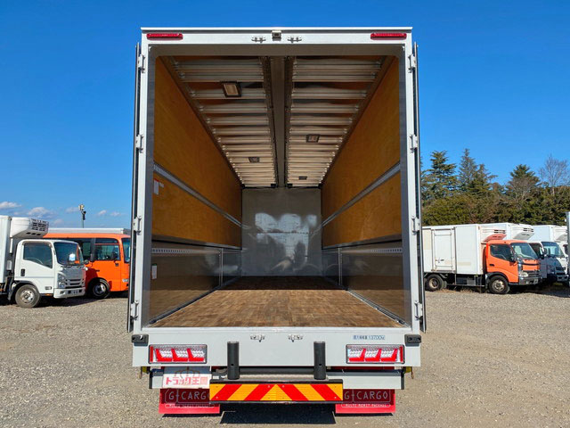 いすゞギガアルミウイング大型（10t）[写真13]