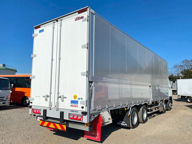 いすゞギガアルミウイング大型（10t）[写真02]