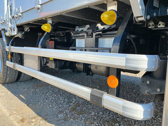 いすゞギガアルミウイング大型（10t）[写真21]