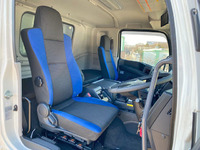 いすゞギガアルミウイング大型（10t）[写真32]