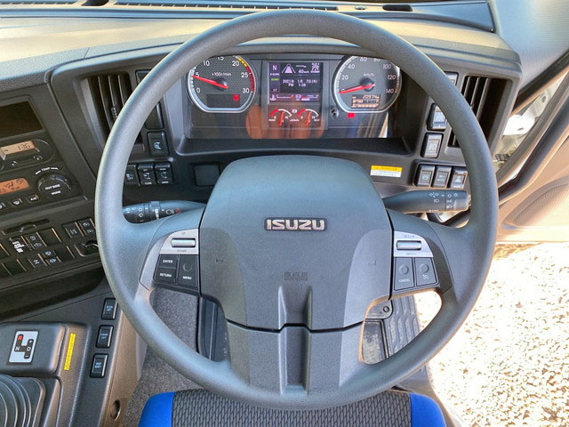 いすゞギガアルミウイング大型（10t）[写真36]