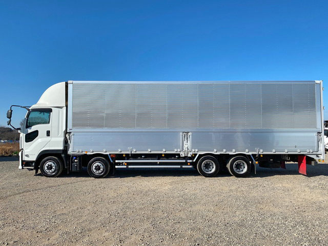 いすゞギガアルミウイング大型（10t）[写真05]