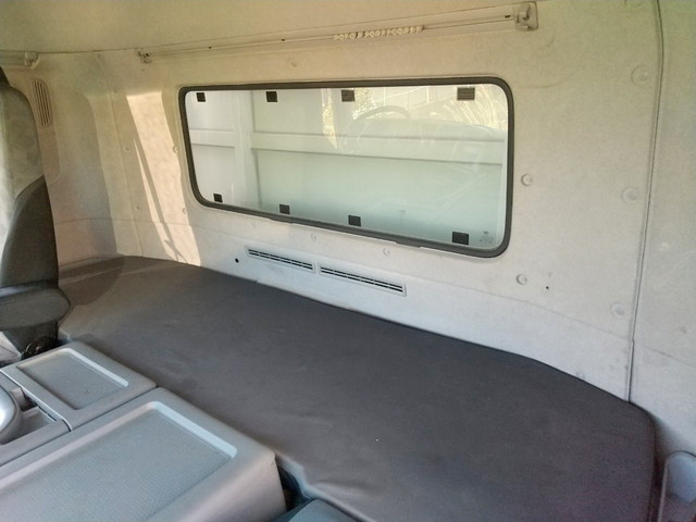 UDトラックスクオンアルミウイング大型（10t）[写真33]