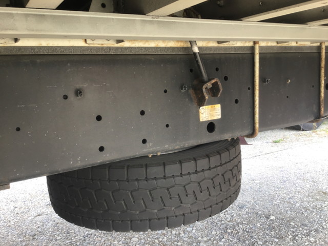 いすゞギガアルミウイング大型（10t）[写真13]