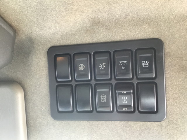 いすゞギガアルミウイング大型（10t）[写真24]