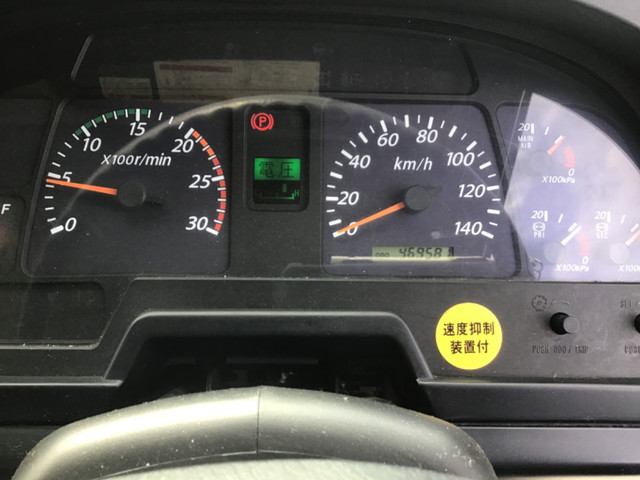 いすゞギガアルミウイング大型（10t）[写真26]