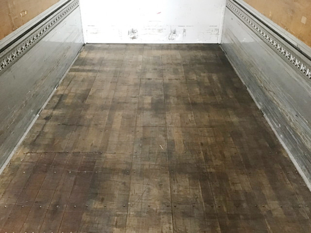 いすゞギガアルミウイング大型（10t）[写真08]