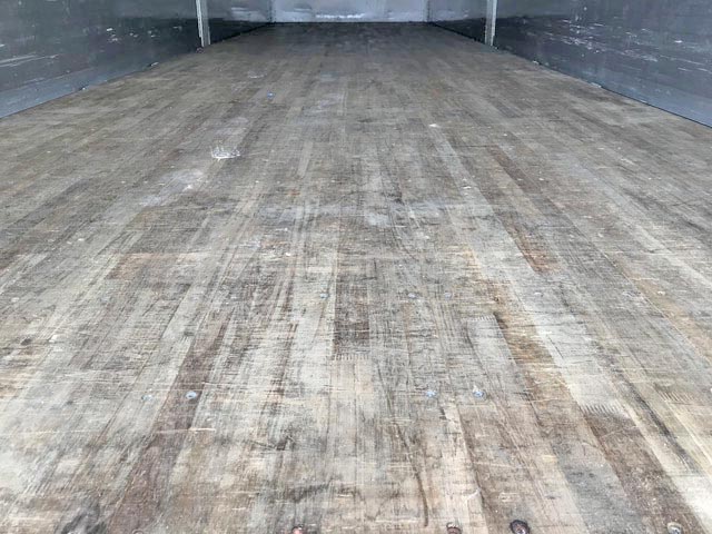 UDトラックスクオンアルミウイング大型（10t）[写真13]