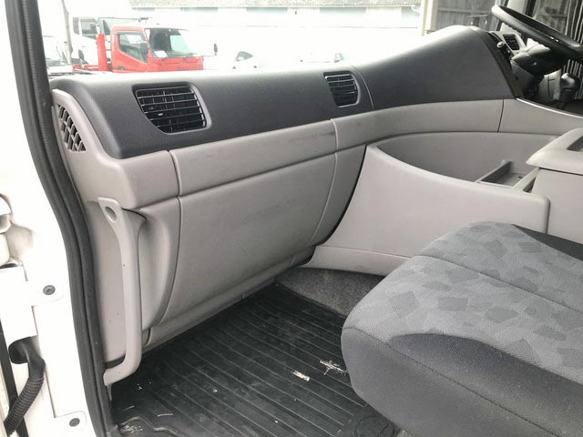 UDトラックスクオンアルミウイング大型（10t）[写真30]