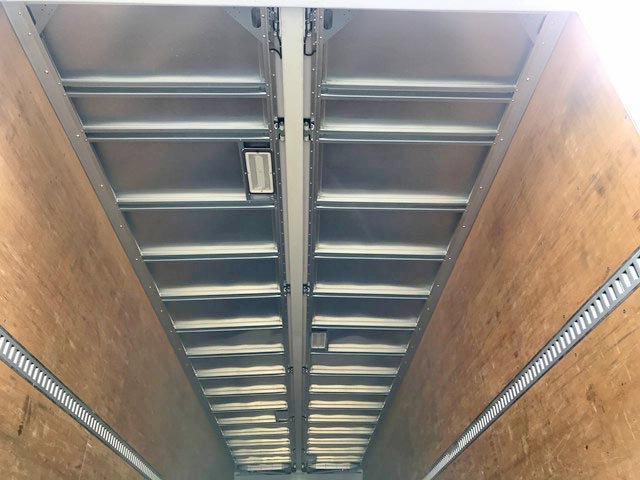 UDトラックスクオンアルミウイング大型（10t）[写真09]