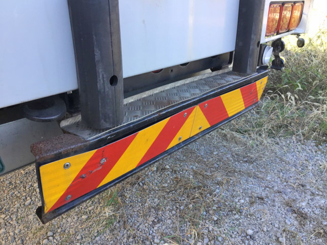 いすゞギガアルミウイング大型（10t）[写真10]