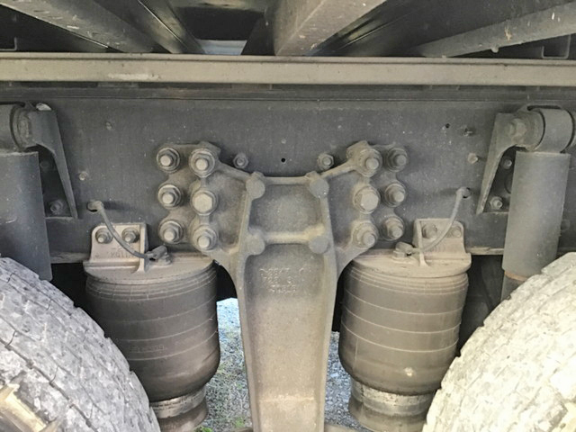 いすゞギガアルミウイング大型（10t）[写真12]