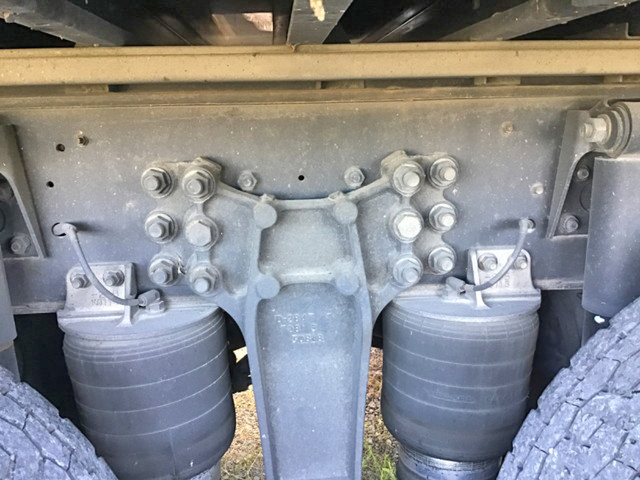 いすゞギガアルミウイング大型（10t）[写真13]