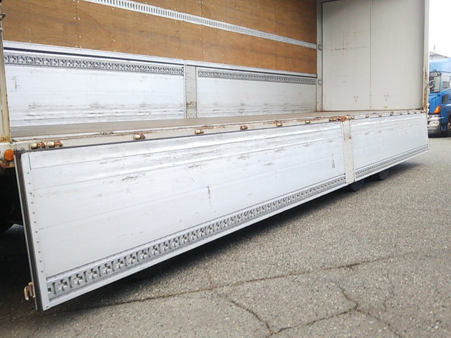 UDトラックスクオンアルミウイング大型（10t）[写真15]