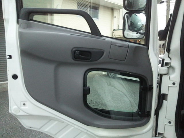 UDトラックスクオンアルミウイング大型（10t）[写真27]