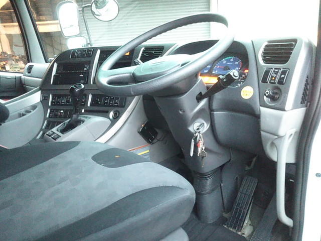 UDトラックスクオンアルミウイング大型（10t）[写真30]