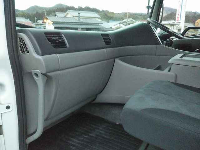 UDトラックスクオンアルミウイング大型（10t）[写真32]