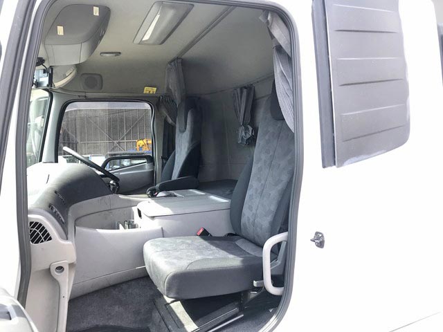 UDトラックスクオンアルミウイング大型（10t）[写真31]