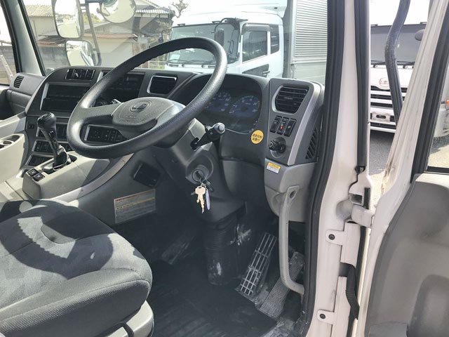 UDトラックスクオンアルミウイング大型（10t）[写真34]